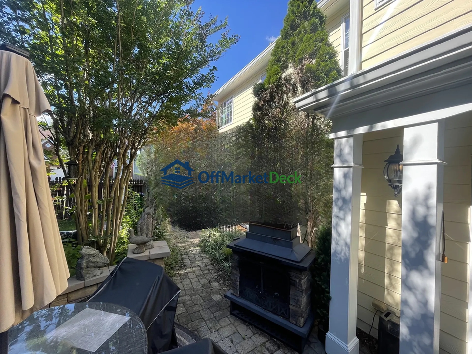 Off-market house in Charlotte, North Carolina — 4 beds, 2 baths, $340,000 — photo 5 of 8