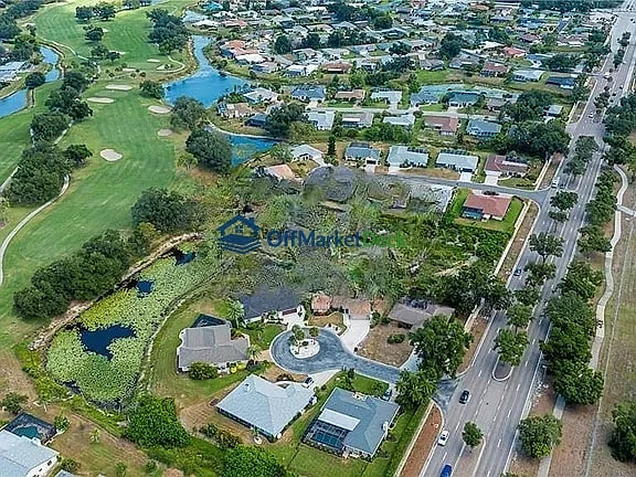 Off-market house in Venice, Florida — 4 beds, 2 baths, $365,000 — photo 8 of 8