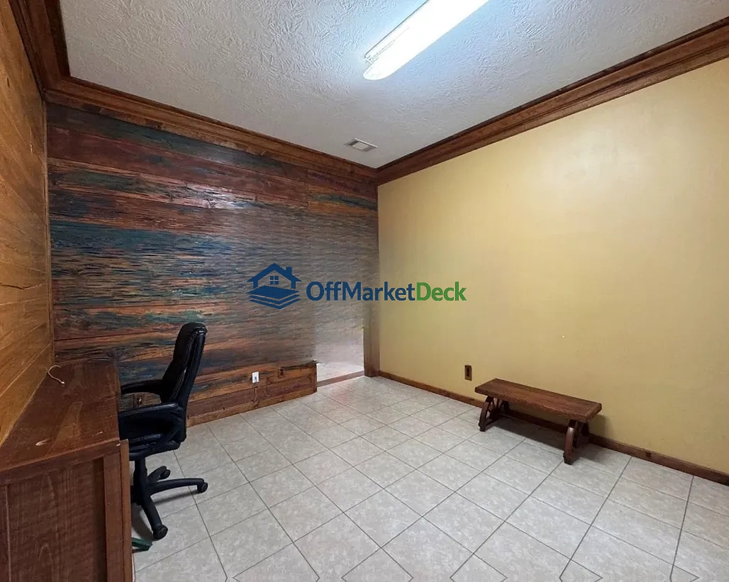 Off-market house in Spurger, Texas — 3 beds, 3 baths, $235,000 — photo 8 of 8