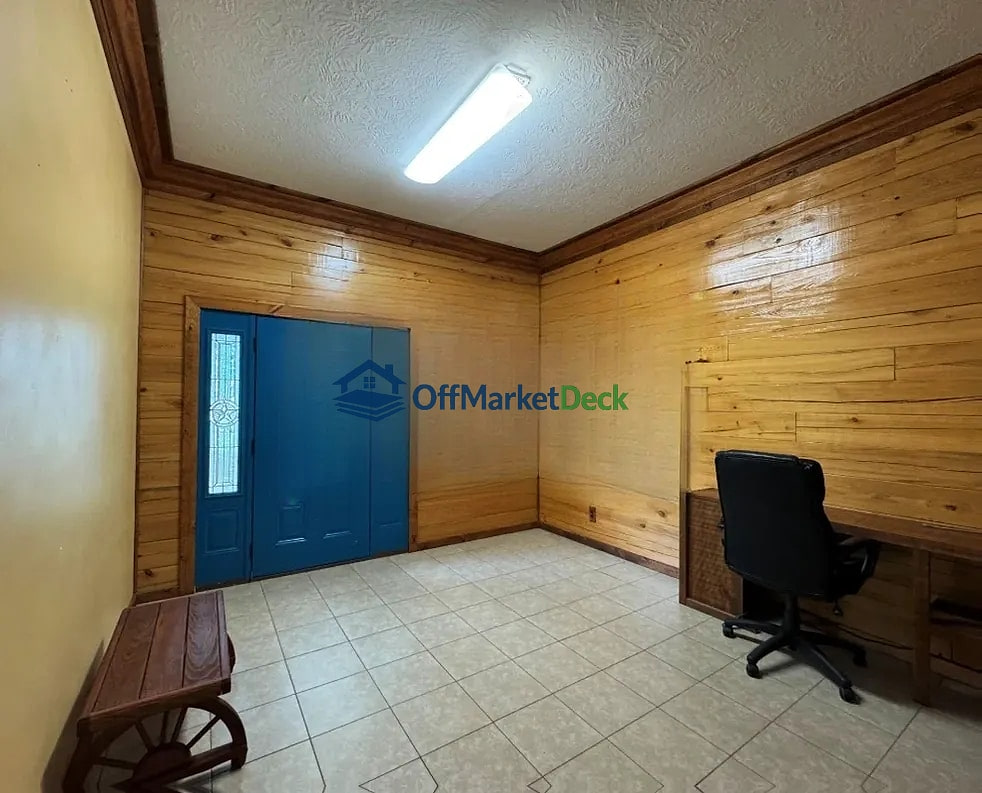 Off-market house in Spurger, Texas — 3 beds, 3 baths, $235,000 — photo 6 of 8