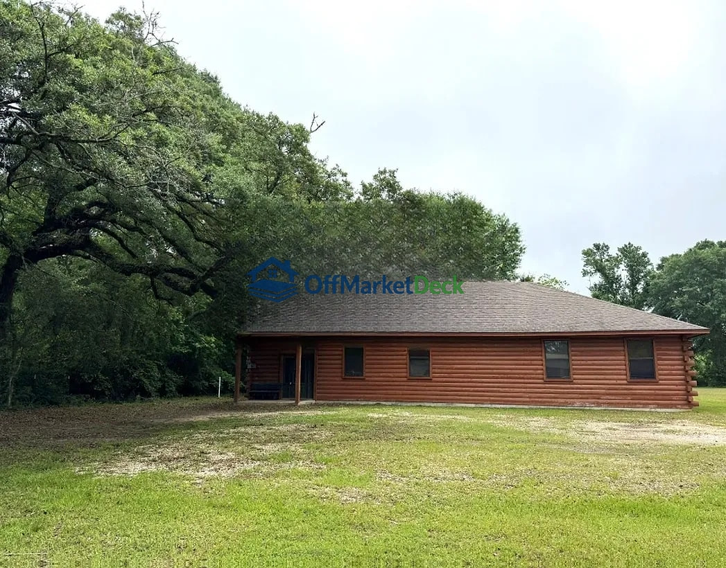 Off-market house in Spurger, Texas — 3 beds, 3 baths, $235,000 — photo 2 of 8
