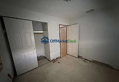 Off-market house in Port Charlotte, Florida — 3 beds, 2 baths, $149,900 — photo 3 of 8