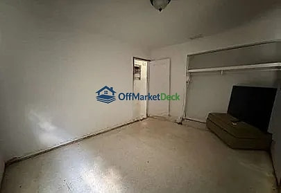 Off-market house in Port Charlotte, Florida — 3 beds, 2 baths, $149,900 — photo 4 of 8