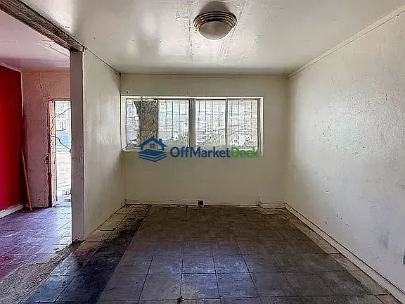 Off-market house in San Antonio, Texas — 3 beds, 2 baths, $89,900 — photo 2 of 8