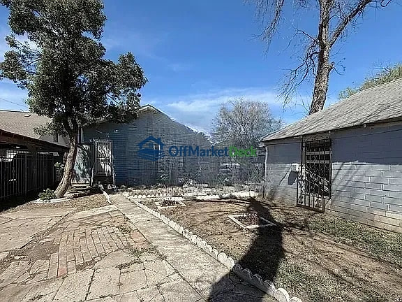 Off-market house in San Antonio, Texas — 3 beds, 2 baths, $89,900 — photo 6 of 8