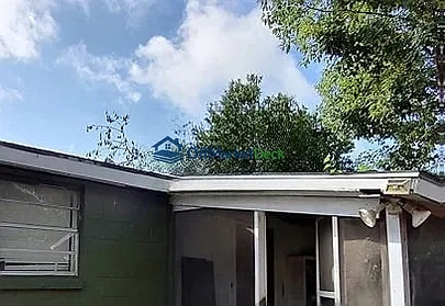 Off-market house in Savannah, Georgia — 3 beds, 1 bath, $75,000 — photo 5 of 8