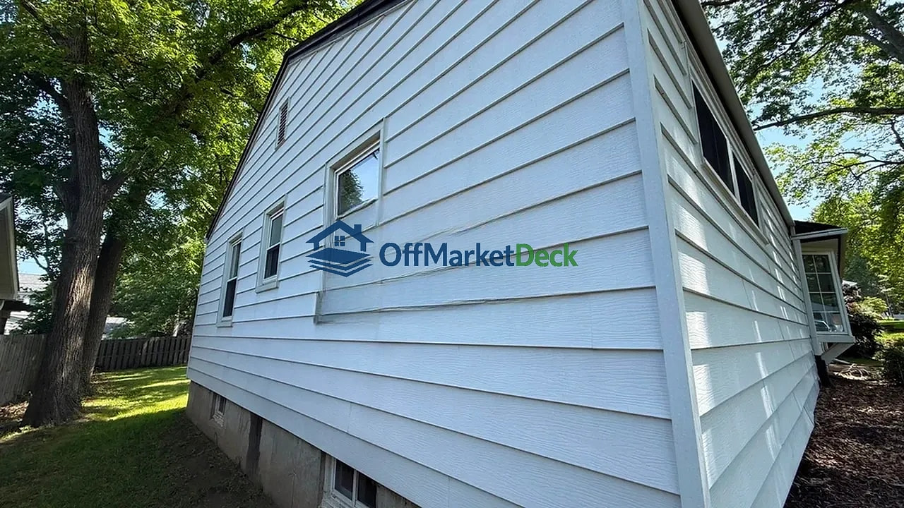 Off-market house in Kirkwood, Missouri — 2 beds, 1 bath, $284,900 — photo 3 of 8