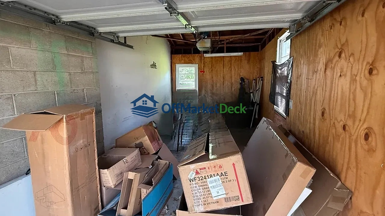 Off-market house in Kirkwood, Missouri — 2 beds, 1 bath, $284,900 — photo 8 of 8