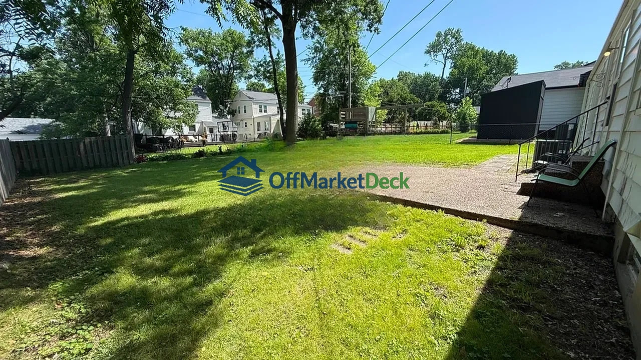 Off-market house in Kirkwood, Missouri — 2 beds, 1 bath, $284,900 — photo 6 of 8