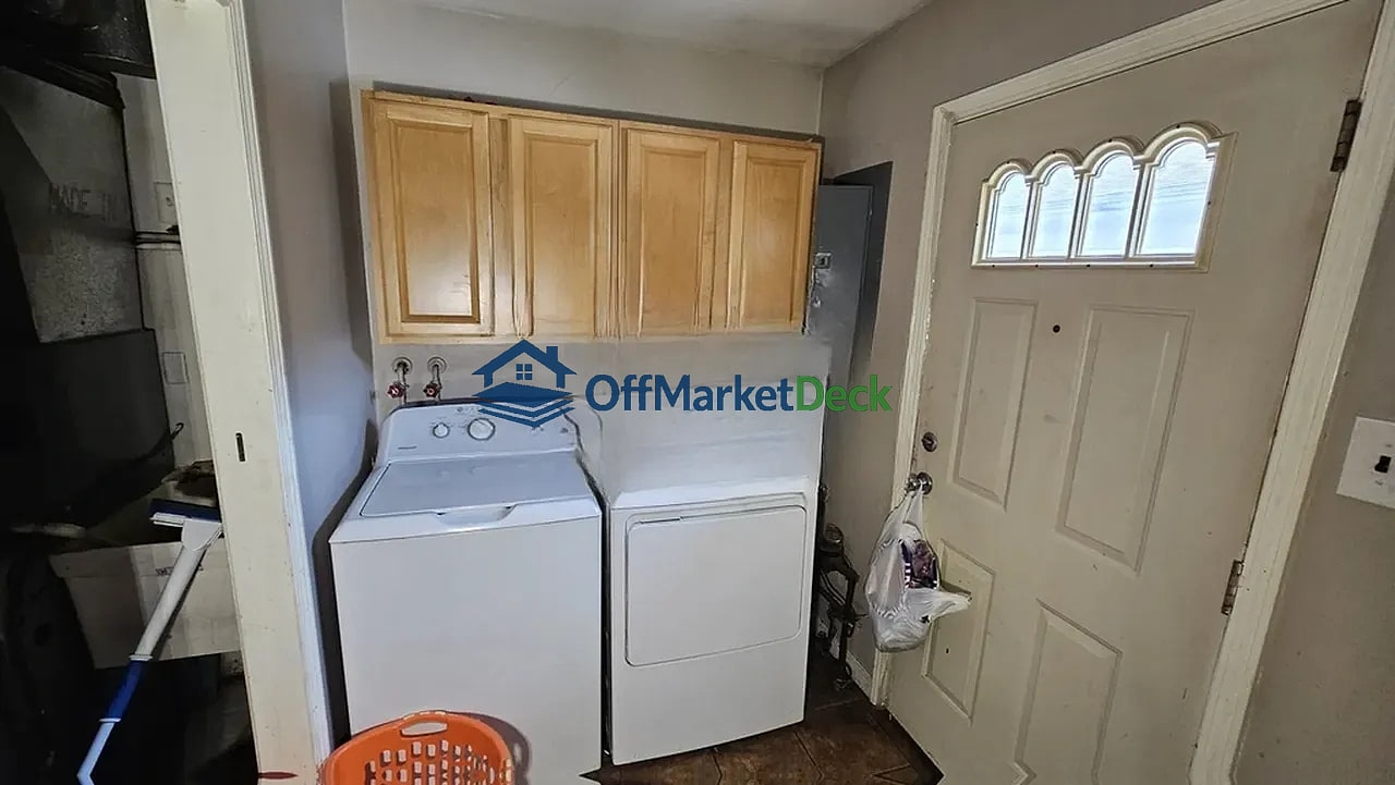 Off-market house in Taylor, Michigan — 3 beds, 1 bath, $104,900 — photo 8 of 8