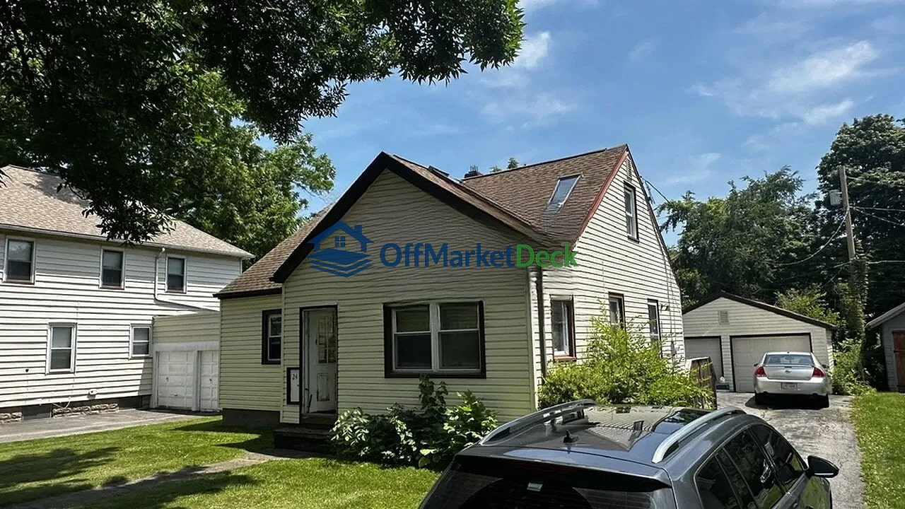 Off-market house in Rochester, New York — 4 beds, 1 bath, $119,900 — photo 3 of 8