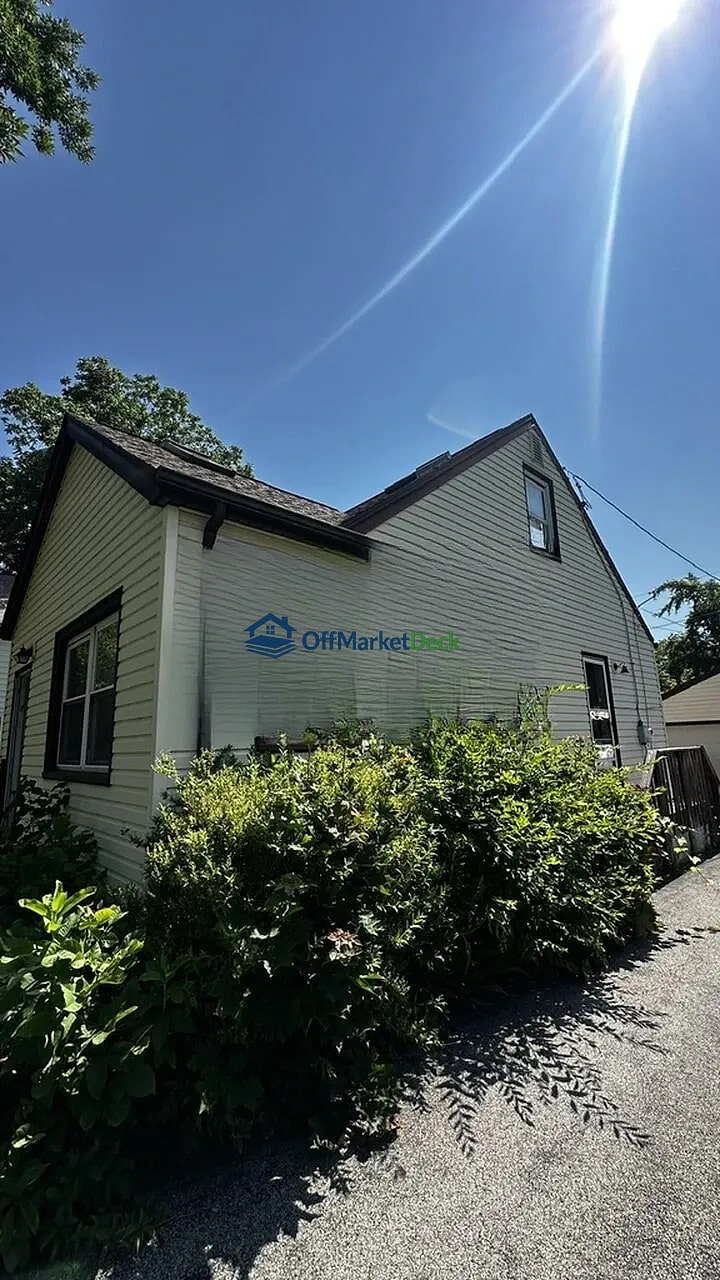 Off-market house in Rochester, New York — 4 beds, 1 bath, $119,900 — photo 2 of 8
