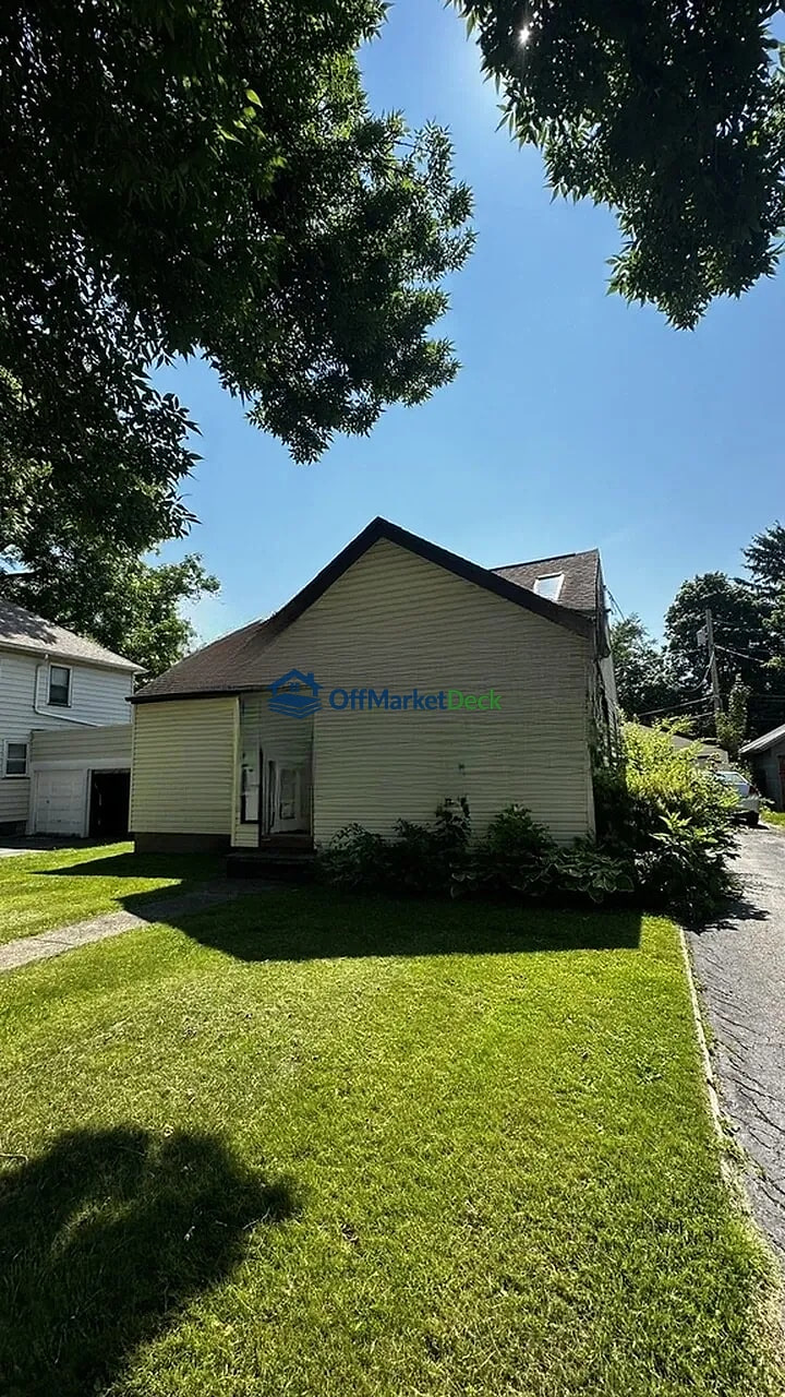Off-market house in Rochester, New York — 4 beds, 1 bath, $119,900 — photo 4 of 8