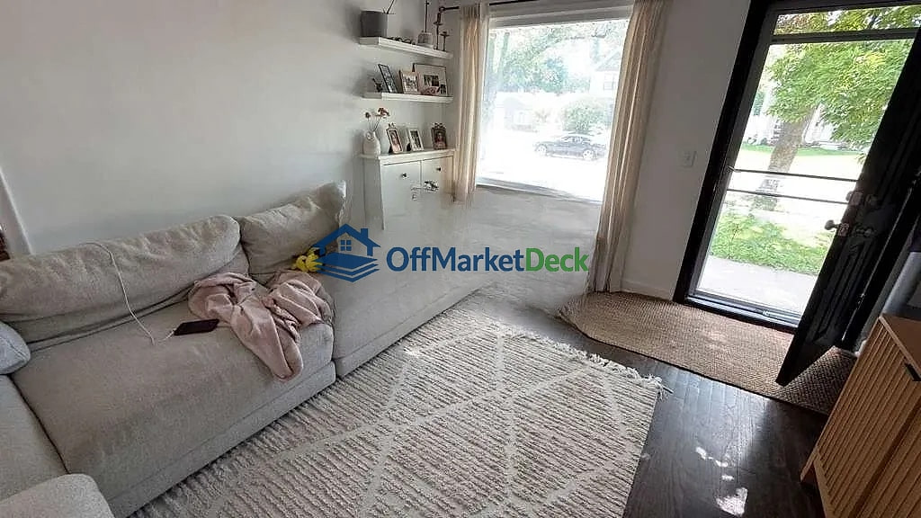 Off-market house in Royal Oak, Michigan — 3 beds, 1 bath, $274,900 — photo 6 of 8