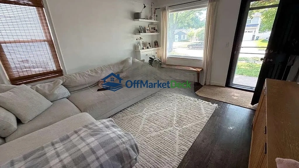 Off-market house in Royal Oak, Michigan — 3 beds, 1 bath, $274,900 — photo 7 of 8