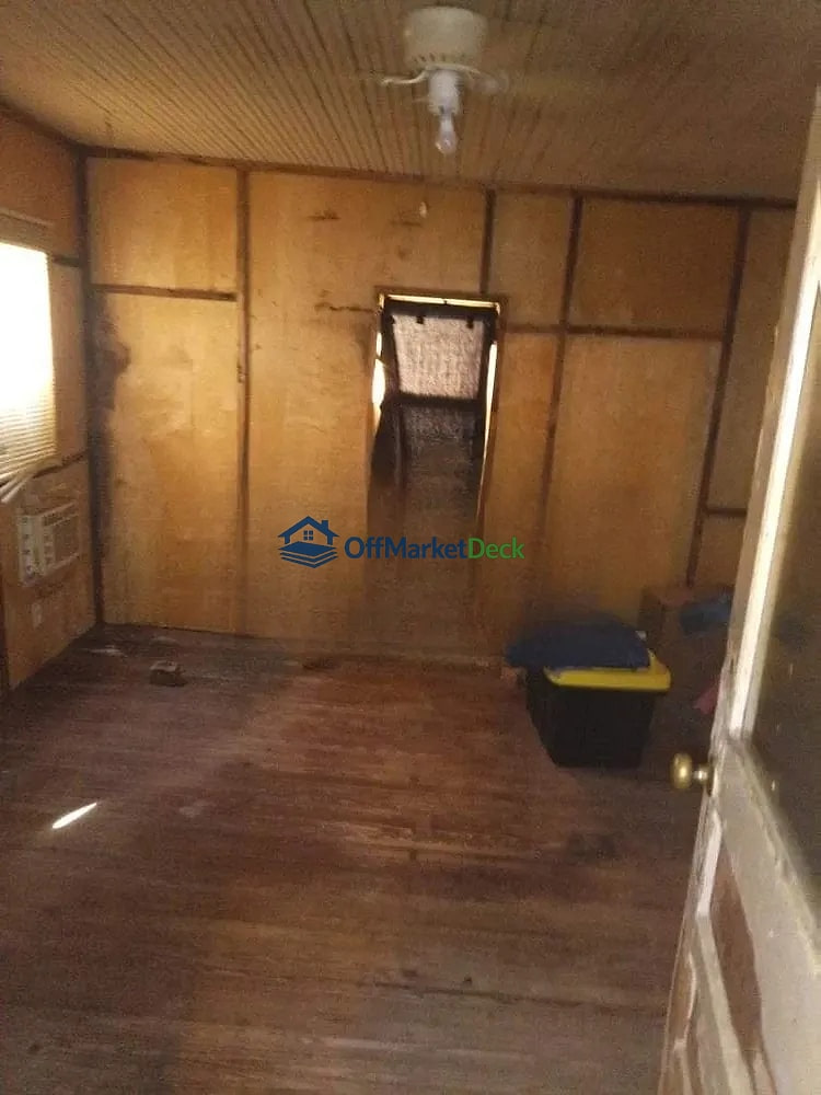 Off-market house in Mount Sterling, Kentucky — 2 beds, 1 bath, $46,800 — photo 3 of 8