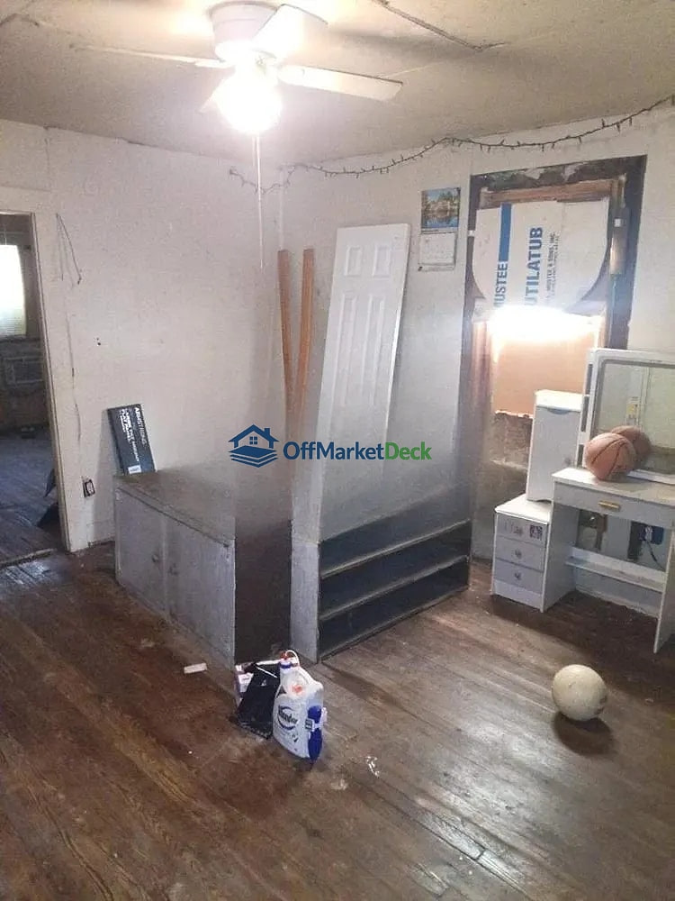 Off-market house in Mount Sterling, Kentucky — 2 beds, 1 bath, $46,800 — photo 7 of 8