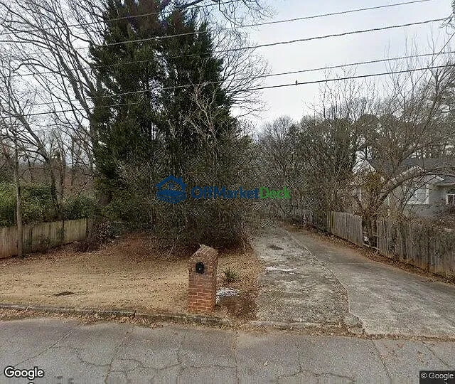 Off-market house in Decatur, Georgia — 3 beds, 1 bath, $162,000 — photo 2 of 3