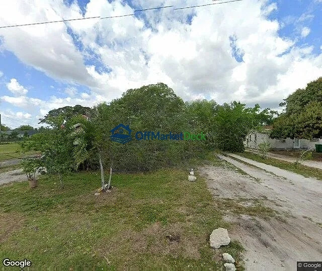 Off-market house in Lake Worth Beach, Florida — 3 beds, 3 baths, $399,900 — photo 2 of 3