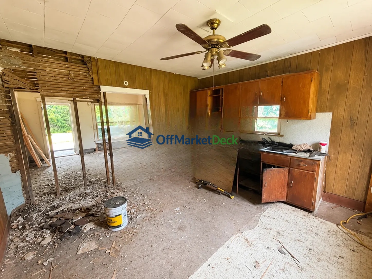 Off-market house in Christopher, Illinois — 2 beds, 1 bath, $20,000 — photo 7 of 8