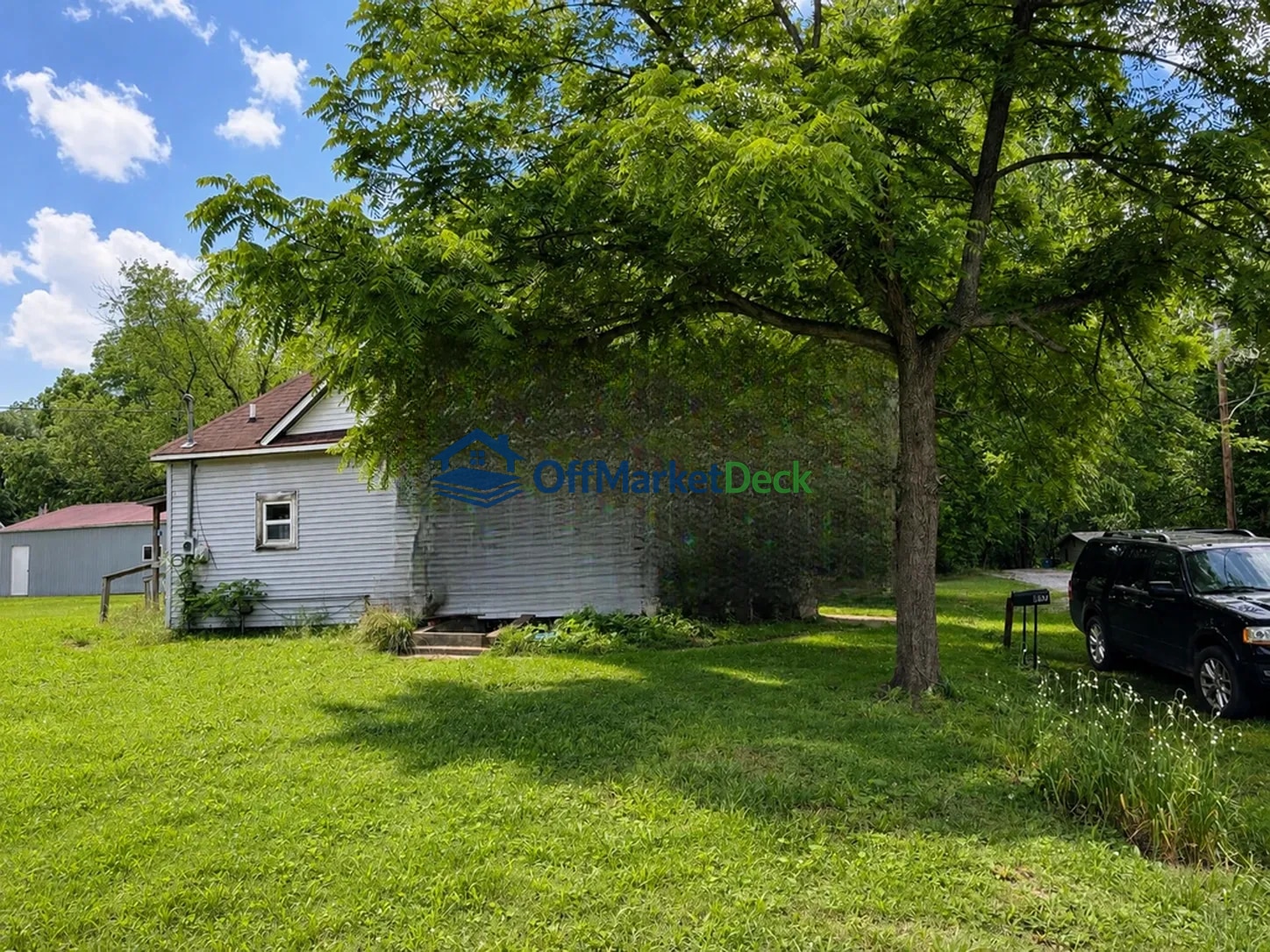 Off-market house in Christopher, Illinois — 2 beds, 1 bath, $20,000 — photo 2 of 8