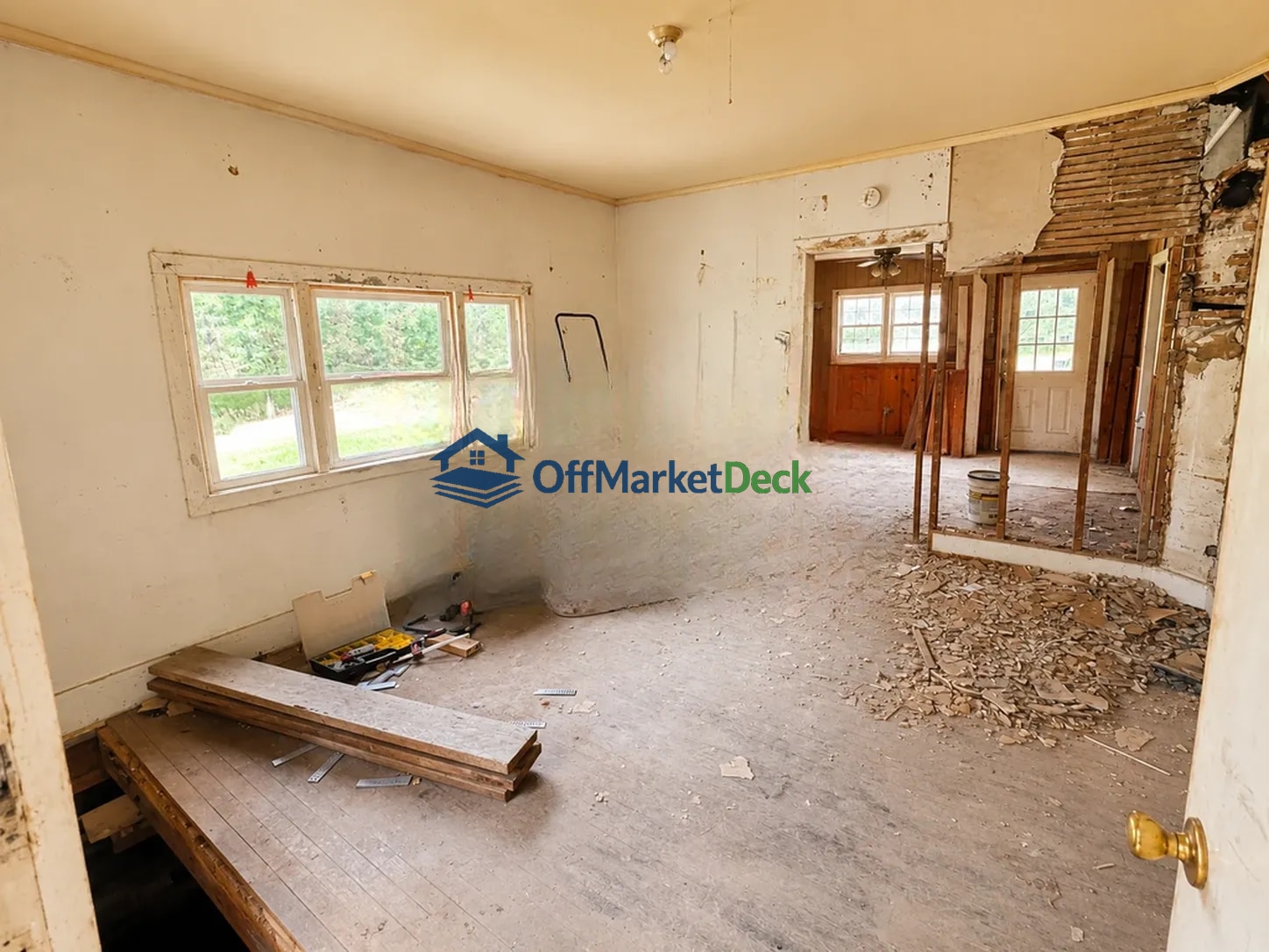 Off-market house in Christopher, Illinois — 2 beds, 1 bath, $20,000 — photo 5 of 8