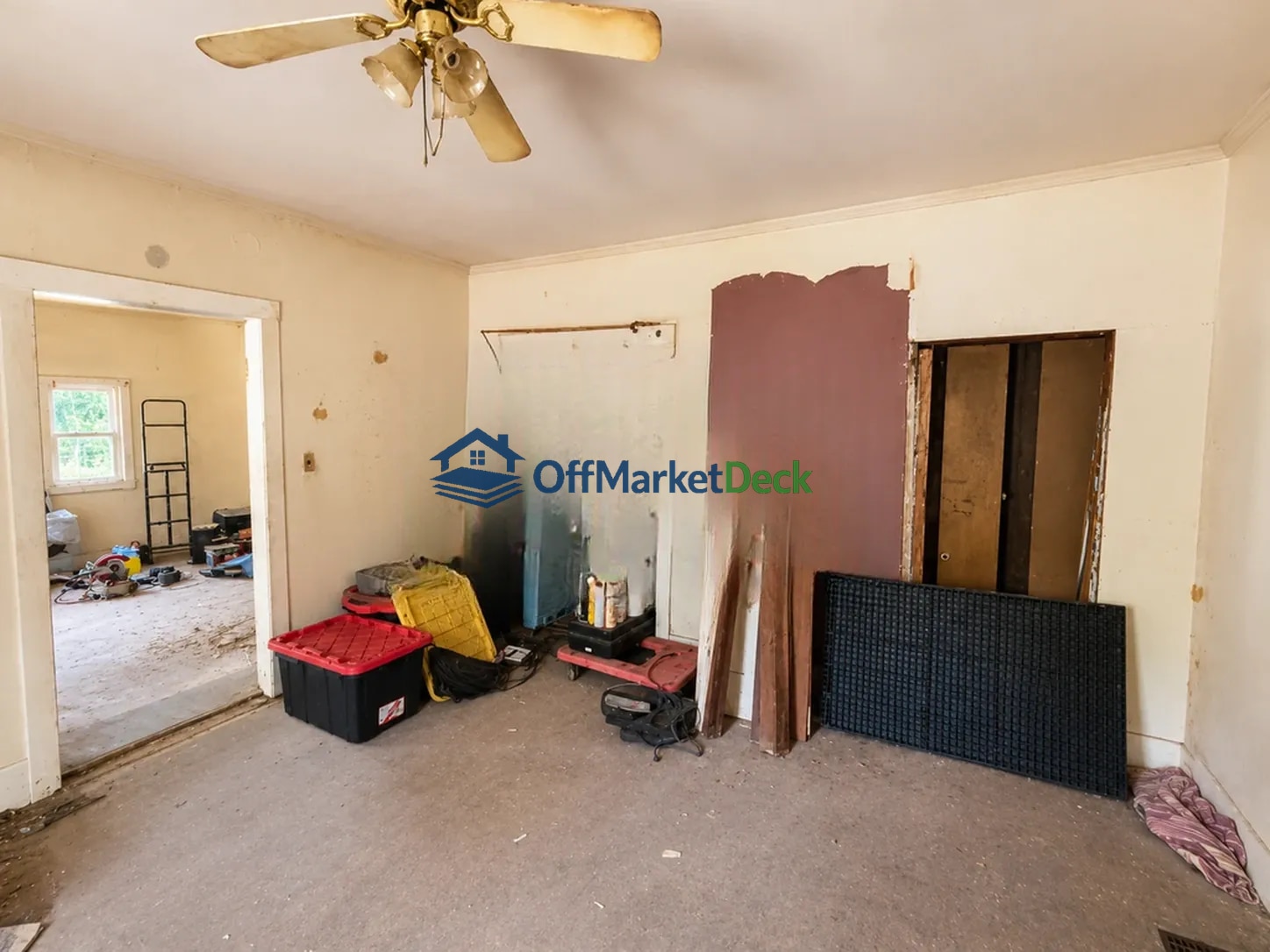 Off-market house in Christopher, Illinois — 2 beds, 1 bath, $20,000 — photo 3 of 8