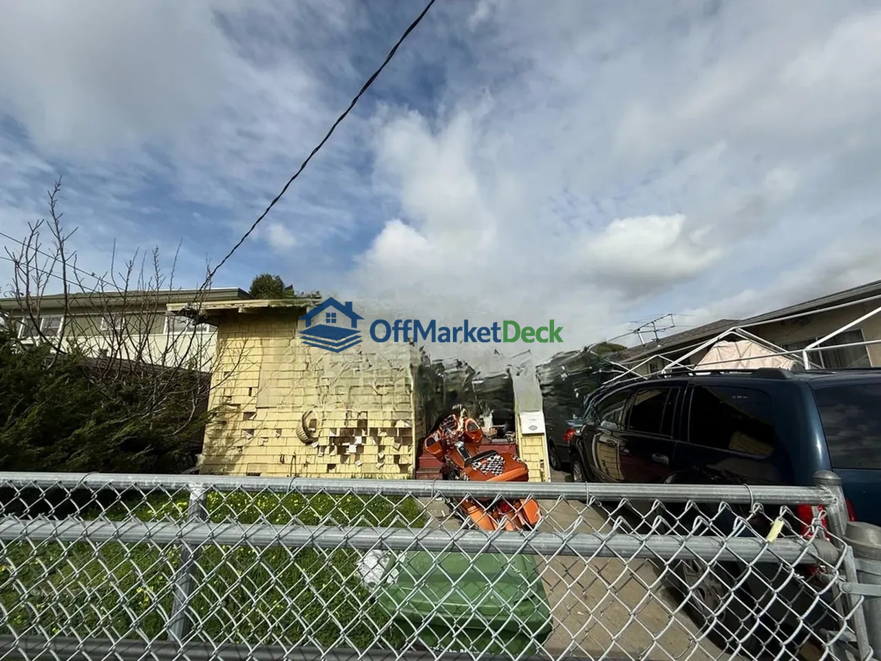 Off-market house in Oakland, California — 2 beds, 1 bath, $299,900 — photo 2 of 8