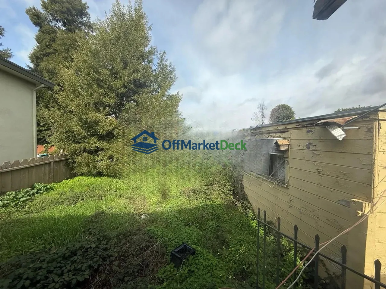 Off-market house in Oakland, California — 2 beds, 1 bath, $299,900 — photo 4 of 8