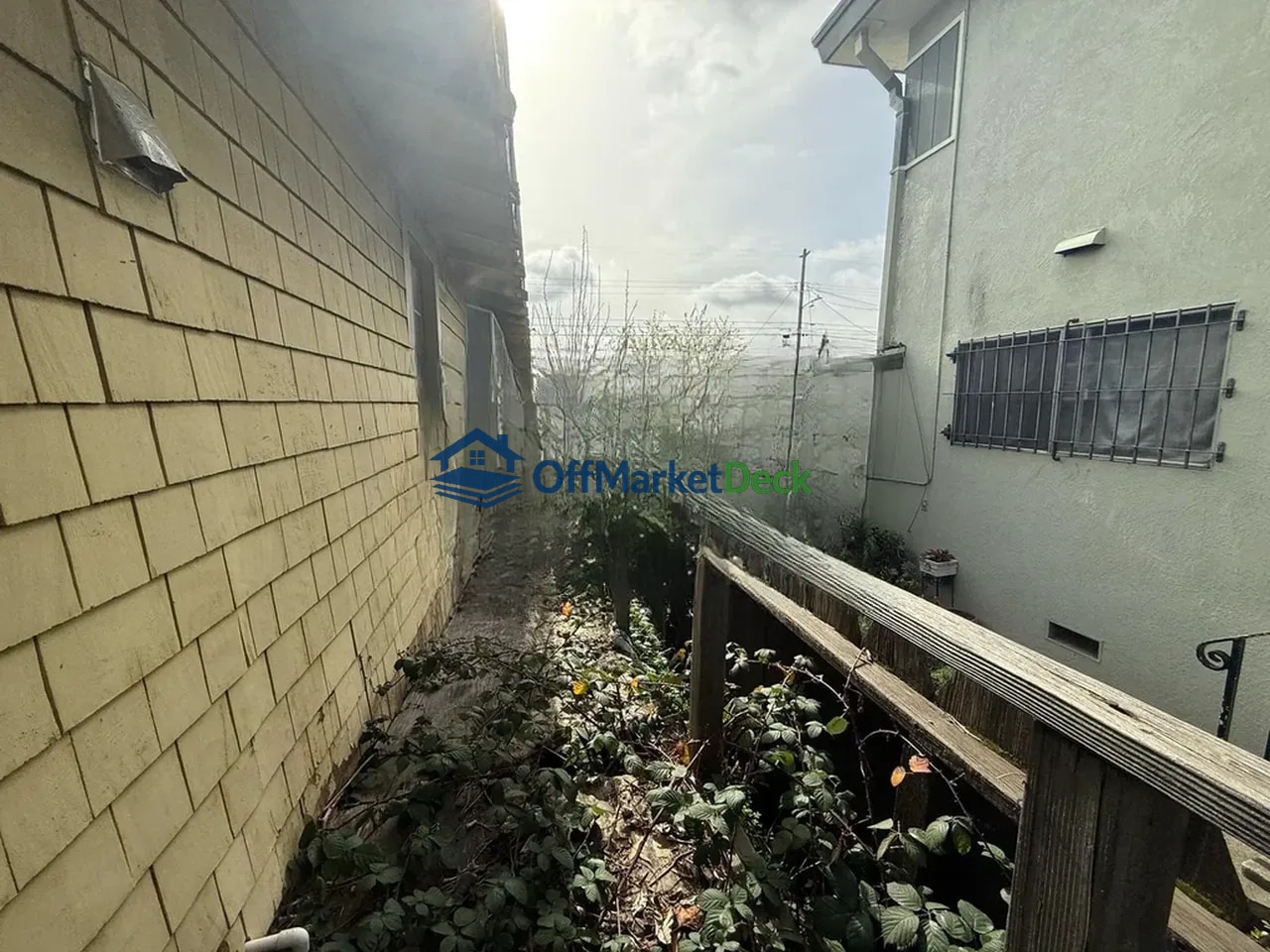 Off-market house in Oakland, California — 2 beds, 1 bath, $299,900 — photo 3 of 8