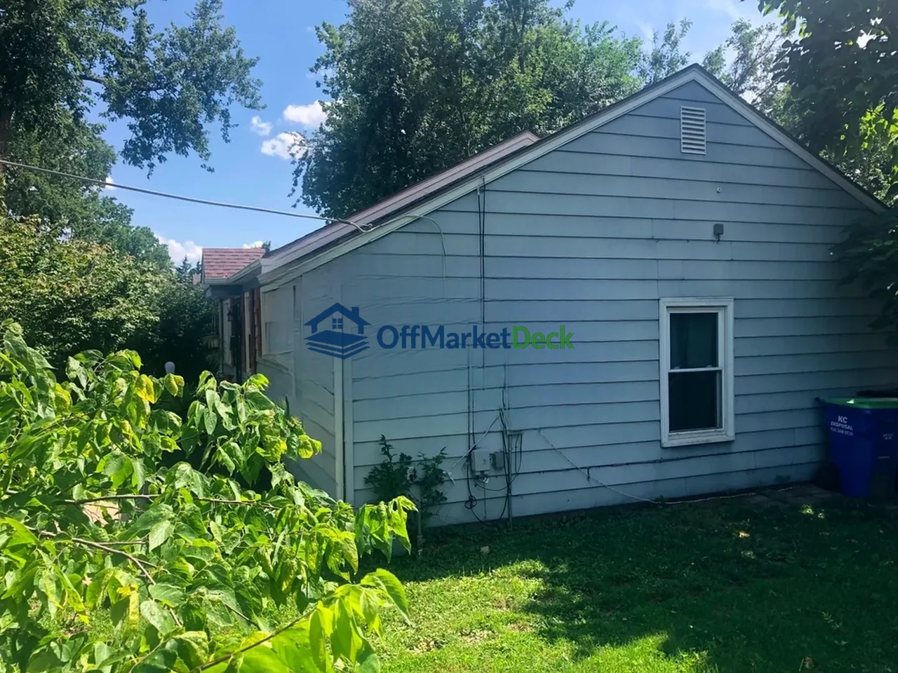 Off-market house in Shawnee, Kansas — 3 beds, 1 bath, $197,900 — photo 3 of 8