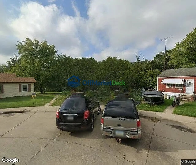 Off-market house in Burlington, Iowa — 2 beds, 1 bath, $19,800 — photo 3 of 3