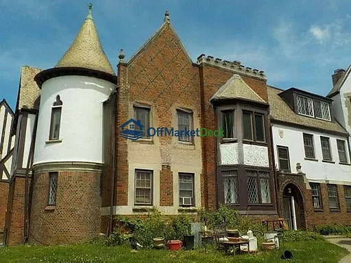 Off-market multi family in Cleveland, Ohio — 33 beds, 17 baths, $1,430,000 — photo 2 of 3