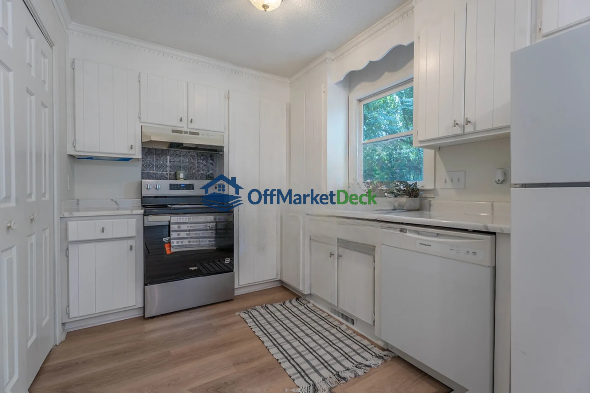 Off-market house in Greenville, South Carolina — 3 beds, 1.5 baths, $260,000 — photo 4 of 8
