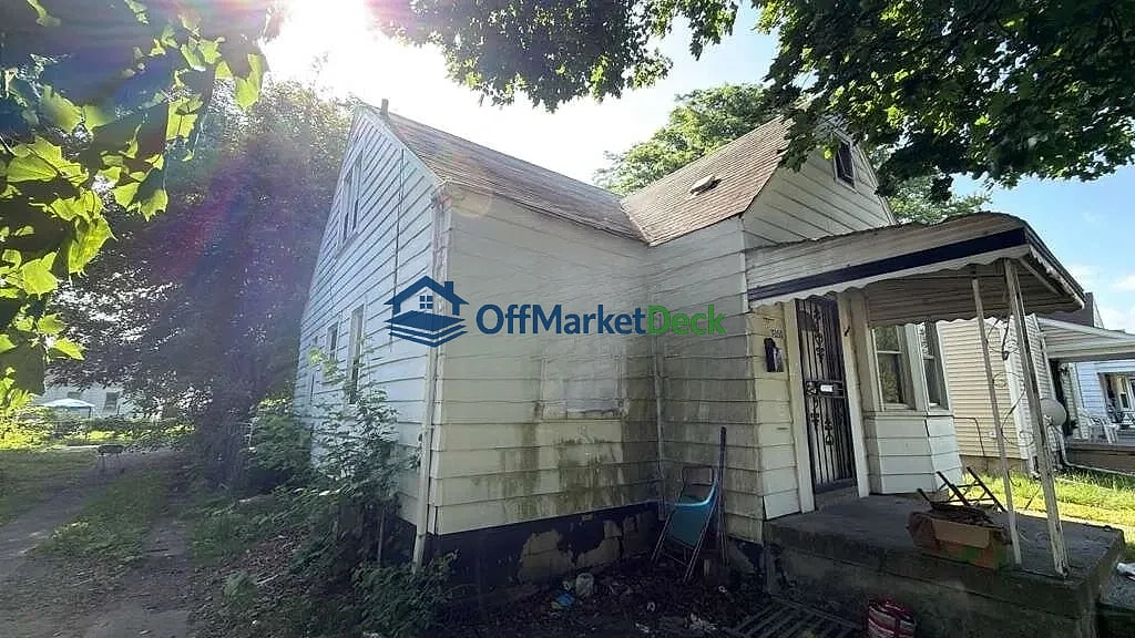 Off-market house in Detroit, Michigan — 3 beds, 1 bath, $39,900 — photo 4 of 8