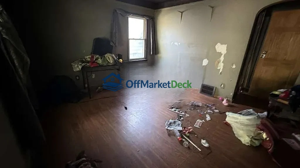 Off-market house in Detroit, Michigan — 3 beds, 1 bath, $39,900 — photo 5 of 8