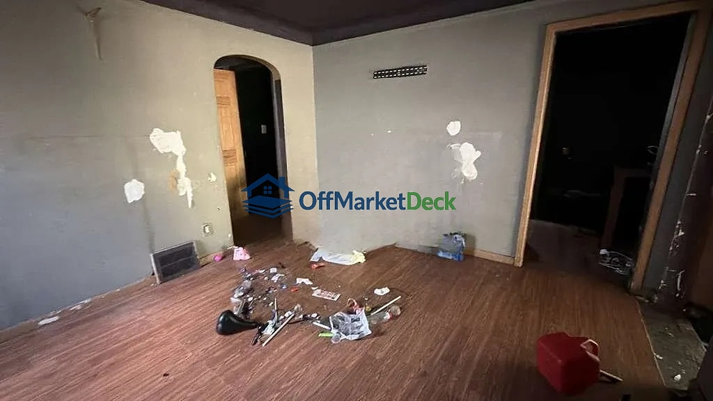 Off-market house in Detroit, Michigan — 3 beds, 1 bath, $39,900 — photo 6 of 8