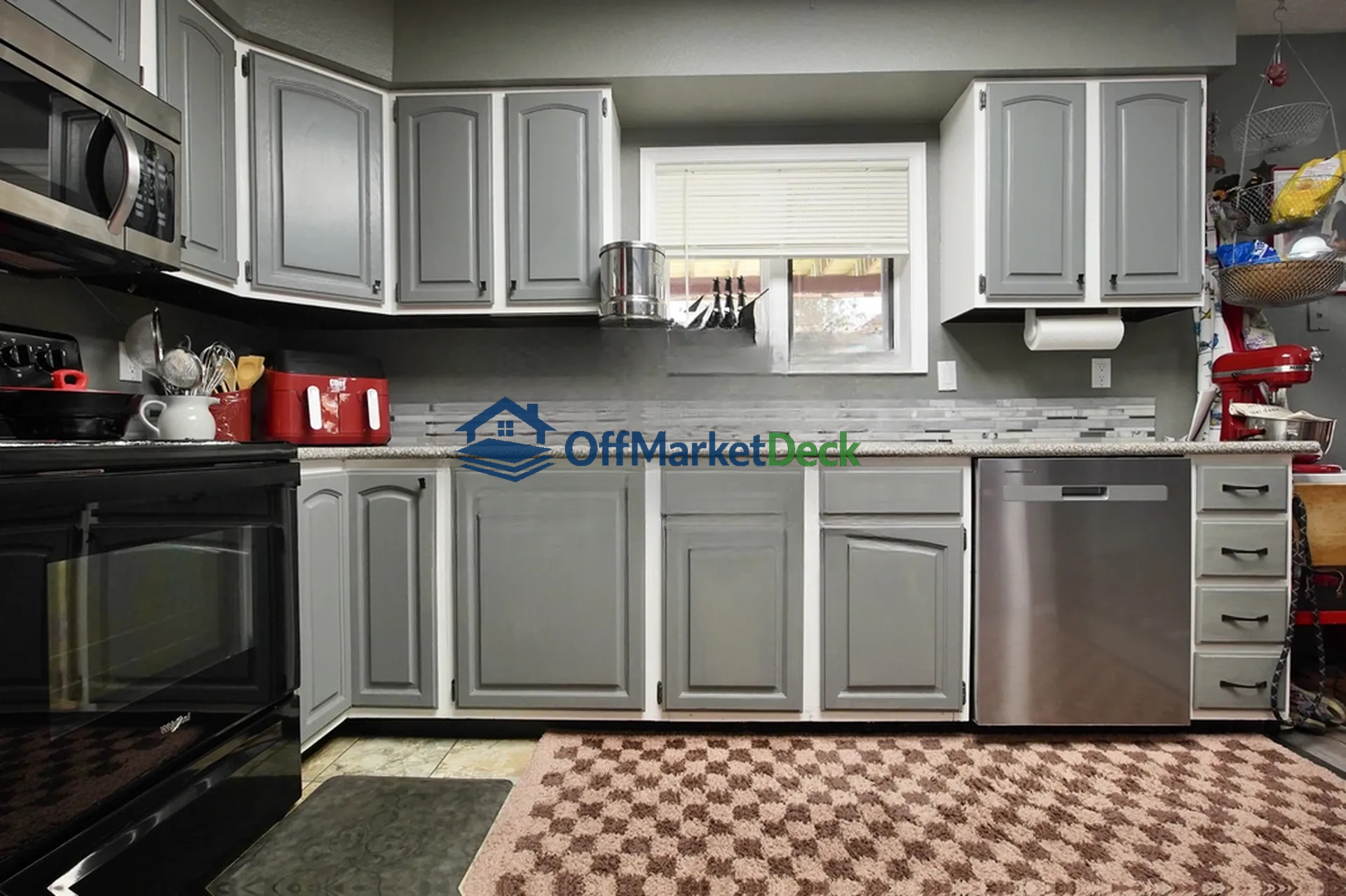 Off-market house in Casper, Wyoming — 3 beds, 3.5 baths, $275,000 — photo 2 of 8