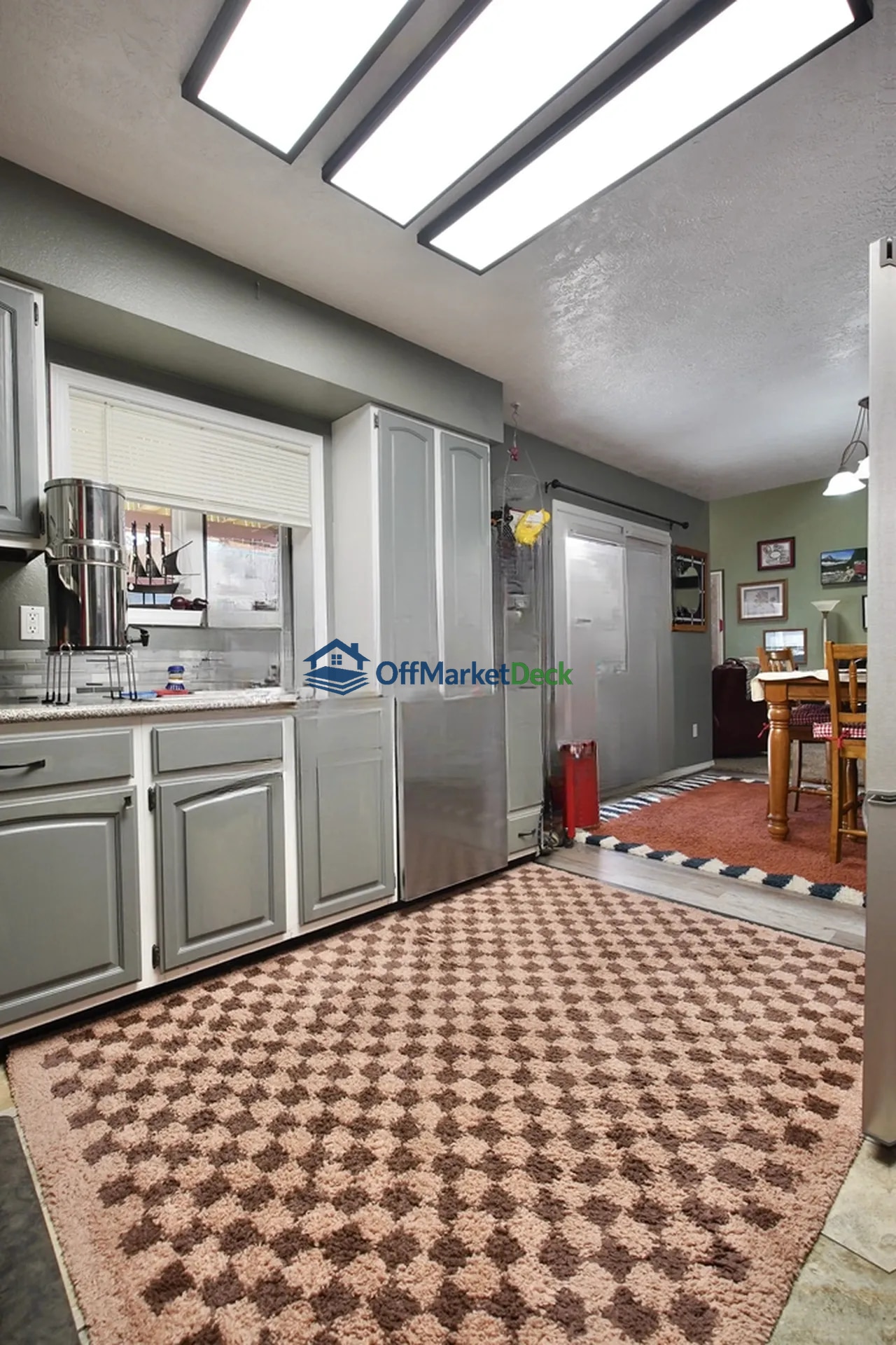 Off-market house in Casper, Wyoming — 3 beds, 3.5 baths, $275,000 — photo 3 of 8