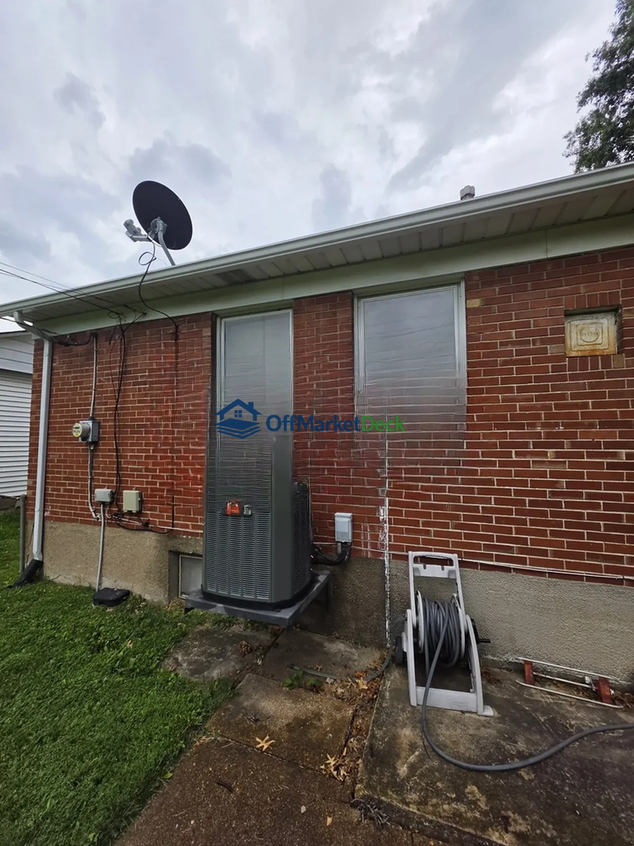 Off-market house in St. Louis, Missouri — 2 beds, 1 bath, $154,900 — photo 5 of 8