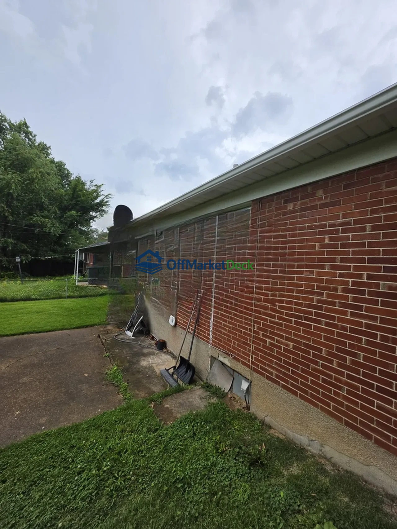 Off-market house in St. Louis, Missouri — 2 beds, 1 bath, $154,900 — photo 4 of 8