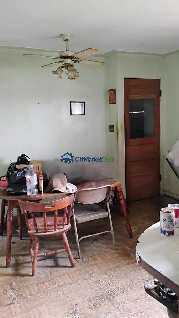 Off-market house in Bay City, Michigan — 3 beds, 1 bath, $77,000 — photo 4 of 8