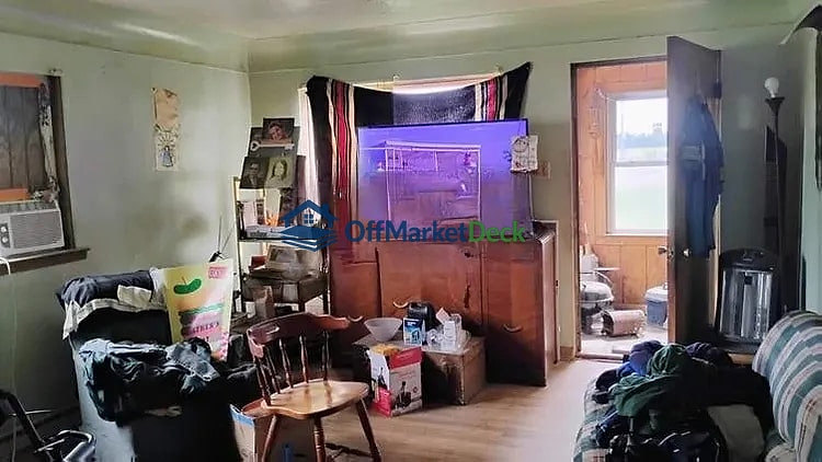 Off-market house in Bay City, Michigan — 3 beds, 1 bath, $77,000 — photo 2 of 8
