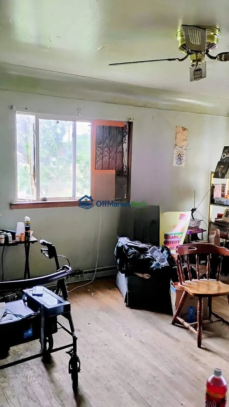 Off-market house in Bay City, Michigan — 3 beds, 1 bath, $77,000 — photo 6 of 8