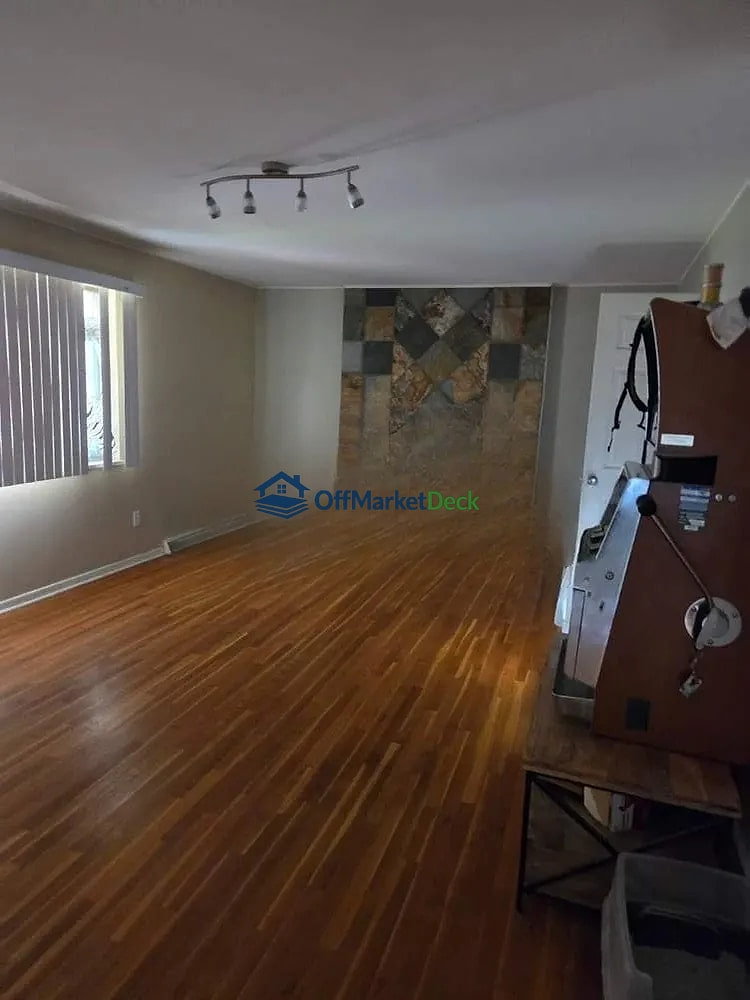 Off-market house in Littleton, Colorado — 3 beds, 3 baths, $635,000 — photo 4 of 8