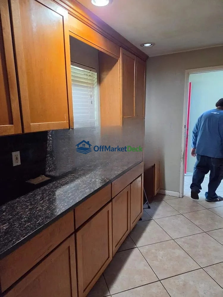 Off-market house in Littleton, Colorado — 3 beds, 3 baths, $635,000 — photo 2 of 8
