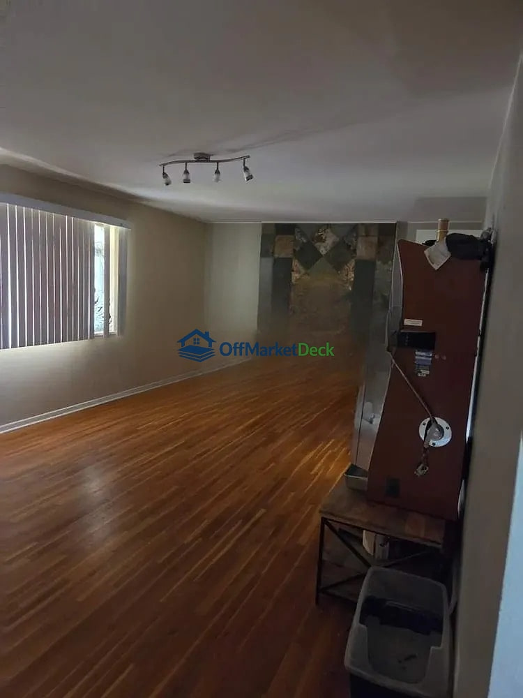 Off-market house in Littleton, Colorado — 3 beds, 3 baths, $635,000 — photo 7 of 8