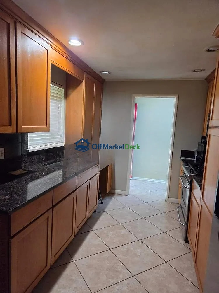 Off-market house in Littleton, Colorado — 3 beds, 3 baths, $635,000 — photo 3 of 8