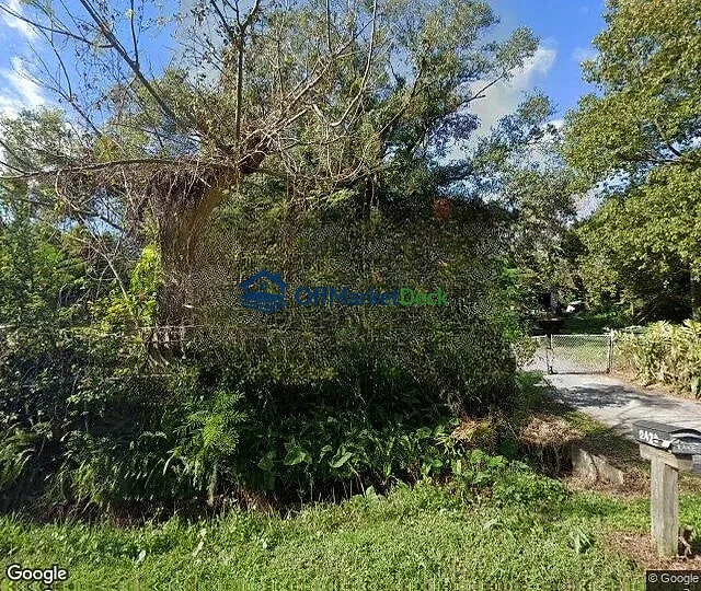 Off-market house in Auburndale, Florida — 4 beds, 2.5 baths, $205,000 — photo 2 of 3