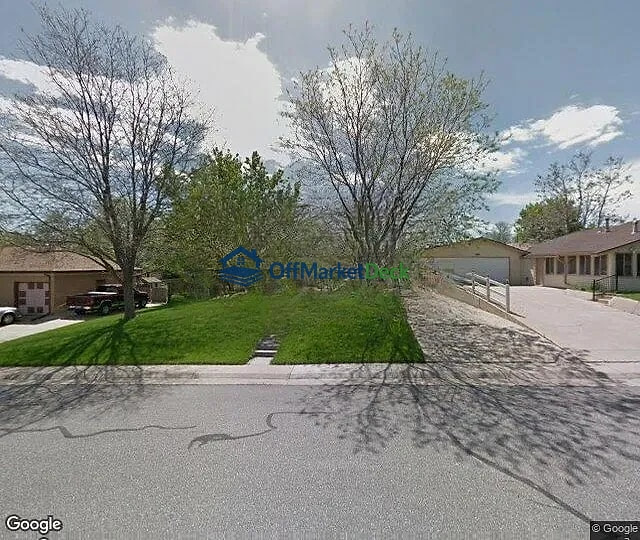Off-market house in Northglenn, Colorado — 3 beds, 2 baths, $387,000 — photo 3 of 3